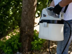 MAXXPACK Pressure Sprayer 7.5 Litre 18V Bare Unit -HomeTool Haven BAT7064050 INUSE1