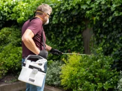 MAXXPACK Pressure Sprayer 7.5 Litre 18V Bare Unit -HomeTool Haven BAT7064050 INUSE2