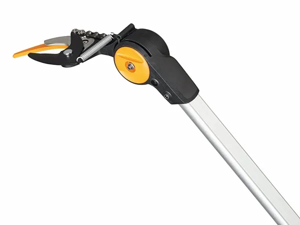Fiskars UPX86 PowerGear™ X Telescopic Tree Pruner 4 Fiskars UPX86 PowerGear™ X Telescopic Tree Pruner - Image 2