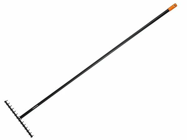 Fiskars Solid™ Soil Rake 3 Fiskars Solid™ Soil Rake