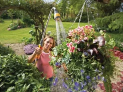 Hozelock 2683 Flexi Spray Gun 16 Hozelock 2683 Flexi Spray Gun -HomeTool Haven HOZ2683 LIFESTYLE2