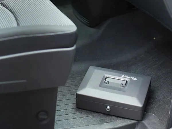 Master Lock Small Cash Box With Keyed Lock 6 Master Lock Small Cash Box With Keyed Lock - Image 4