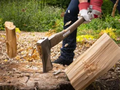 Vintage Splitting Maul 2.0kg (4.1/2 Lb) -HomeTool Haven ROU65678 INUSE2