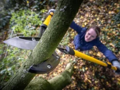 XT Pro Telescopic Anvil Loppers 695 - 945mm -HomeTool Haven ROU66866 INUSE2