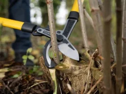 XT Pro Bypass Loppers 750mm -HomeTool Haven ROU66867 INUSE1