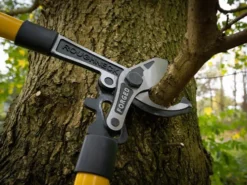 XT Pro Bypass Loppers 750mm -HomeTool Haven ROU66867 INUSE3