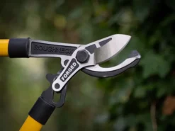 XT Pro Telescopic Bypass Loppers 695 - 945mm -HomeTool Haven ROU66868 INUSE3