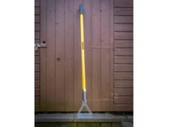 Sharp-Edge Dutch Hoe -HomeTool Haven ROU68307 INUSE2