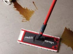 Vileda 1-2 Spray Mop Head & Handle -HomeTool Haven VIL140626 INUSE3